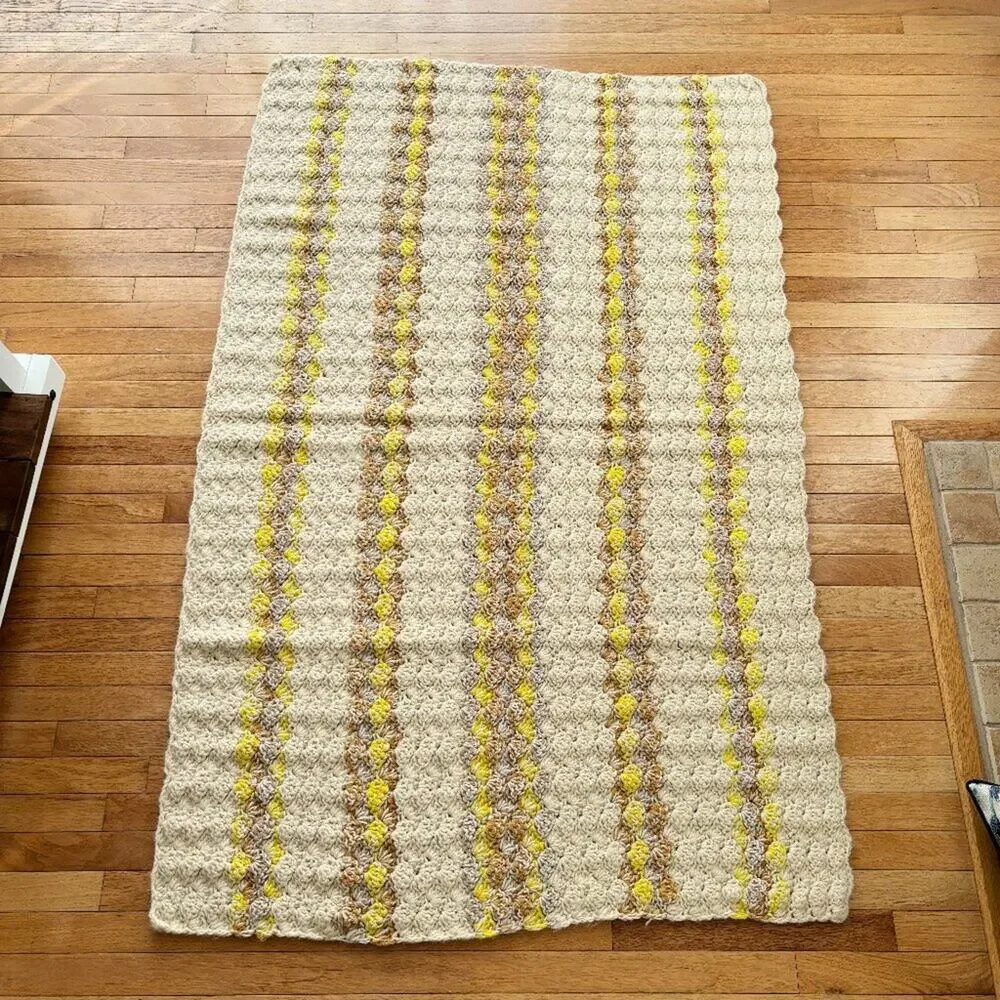 VTG HANDMADE Seashell Knit Afghan Throw Blanket Beige Yellow Brown 42 x 60